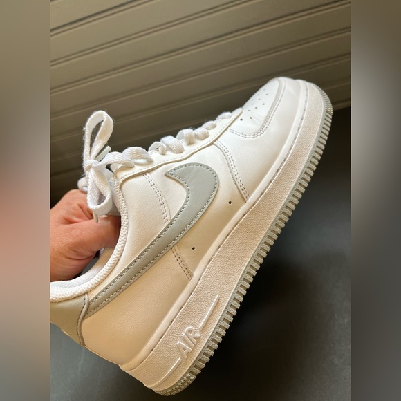 Nike White and Purple Sneakers - Picture 7 of 8